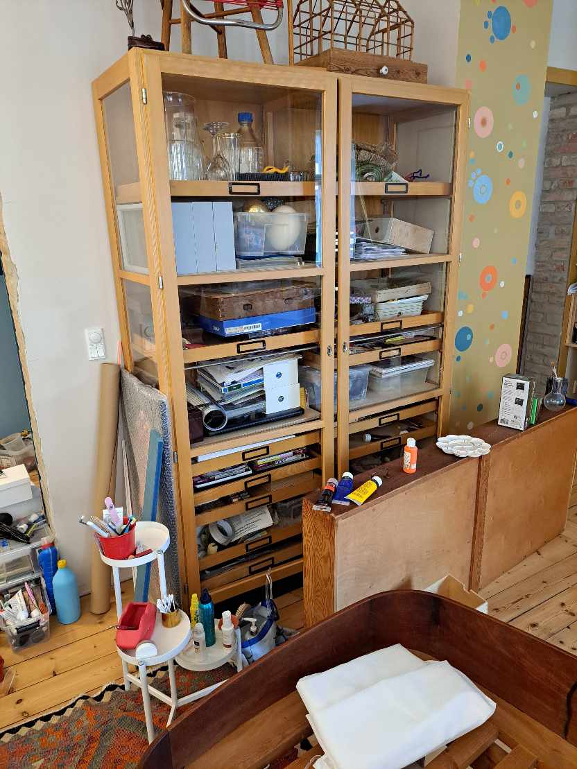 Flytte skabe og sat gardinstænger op