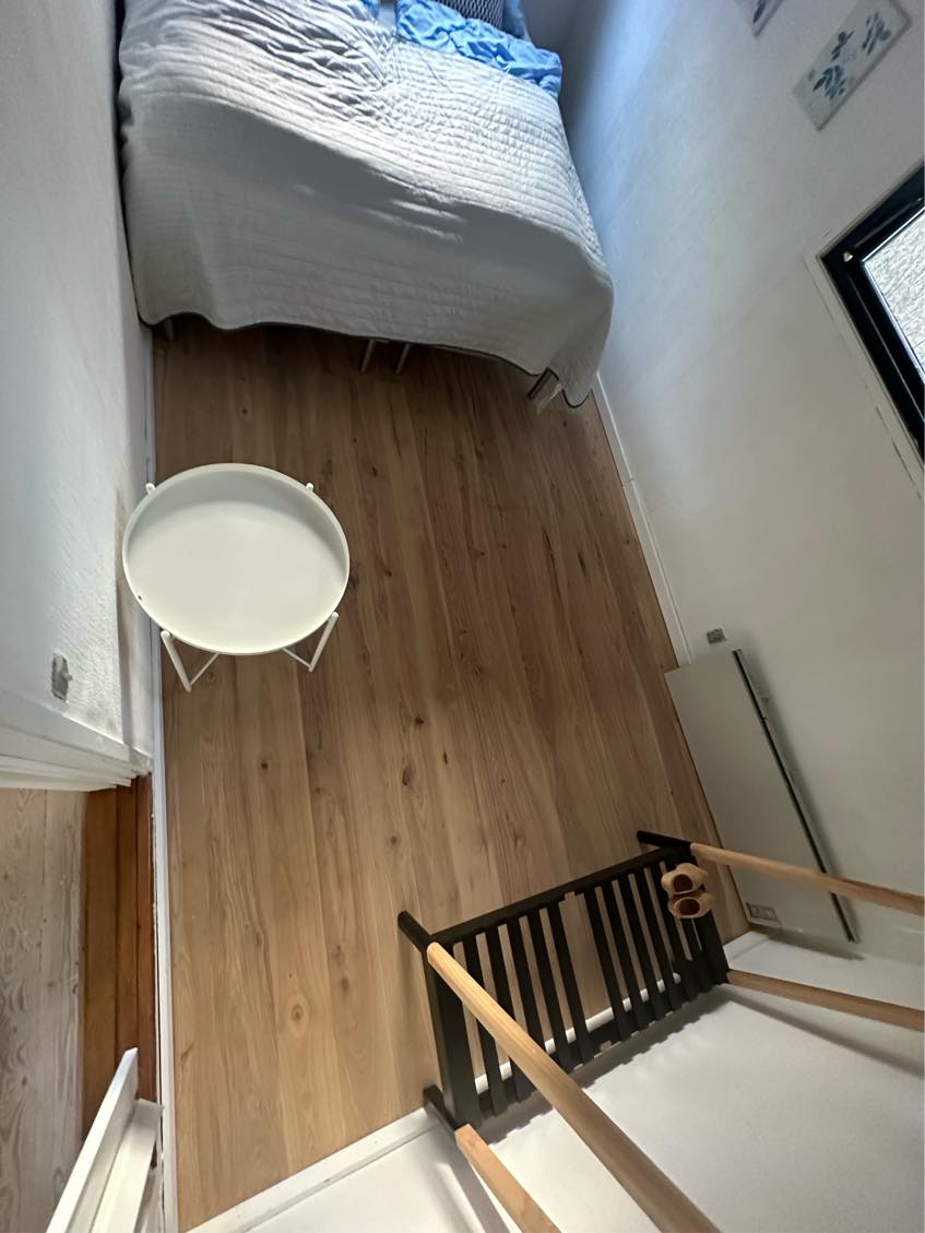 Gulve males I højglans maling