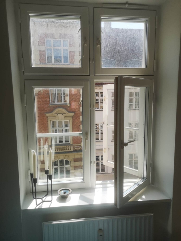 Vinduespudsning i lejlighed (4. sal)