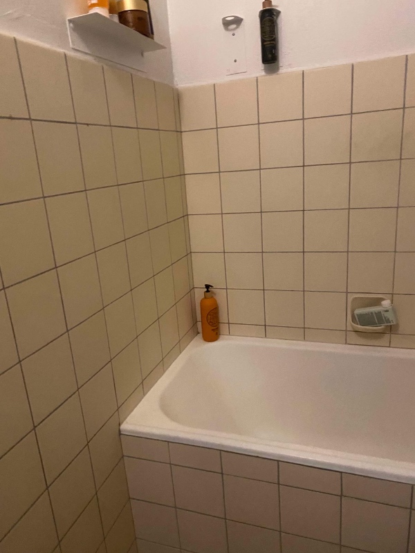 Opfriskning af fliser på badeværelse (fuger, fliser og evt. malearbejde)