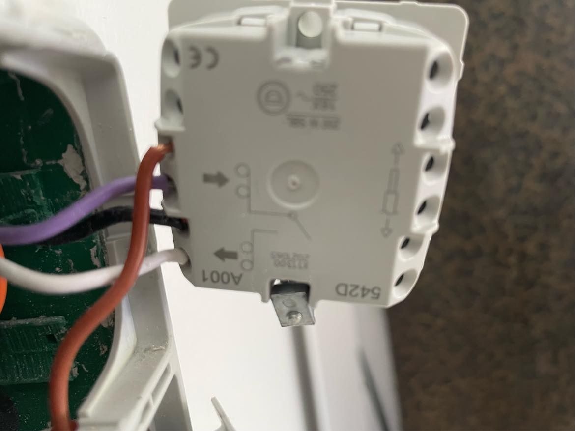 Tilslut 2 lysdæmpere hurtigst muligt