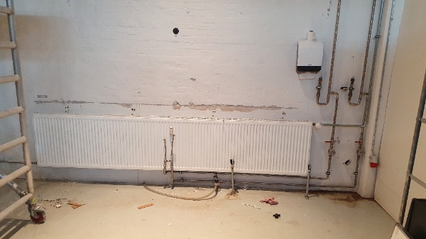 Tilslutte vand og afløb til opvasker/vask