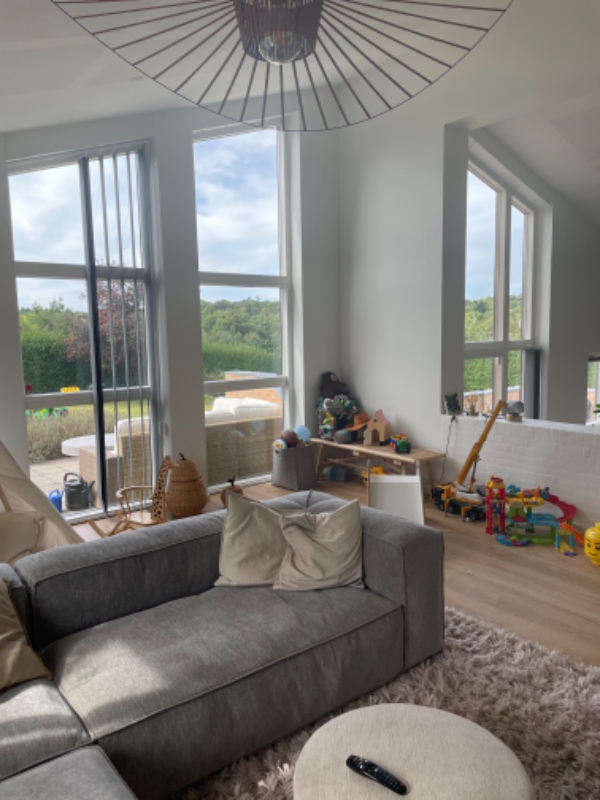 Montering af 3 lamper med højt til loftet samt klik i af 2 gardiner med højt til loft