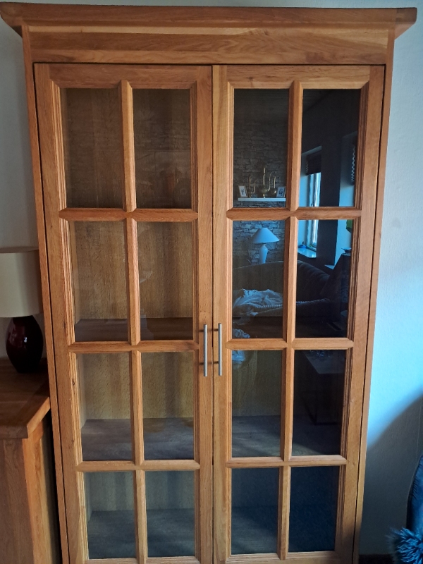 Køre 2 møbler .1skænk og et skab