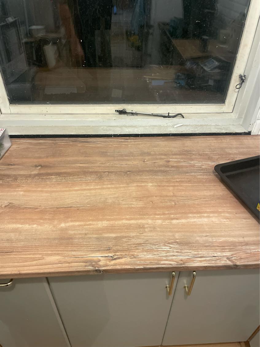 Udskæring til håndvask, samt montering af håndvask  og armatur