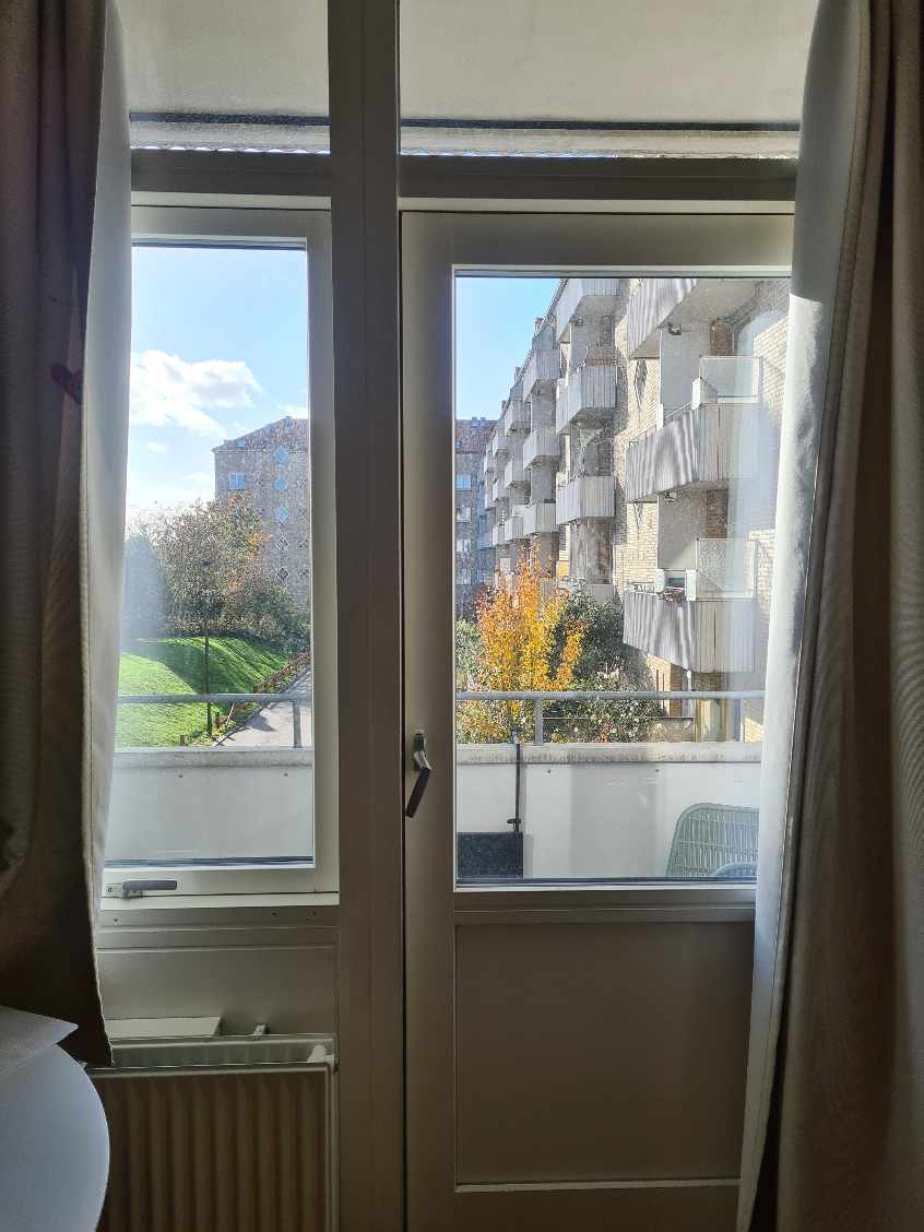 Vask af vinduer os vinduesrammer