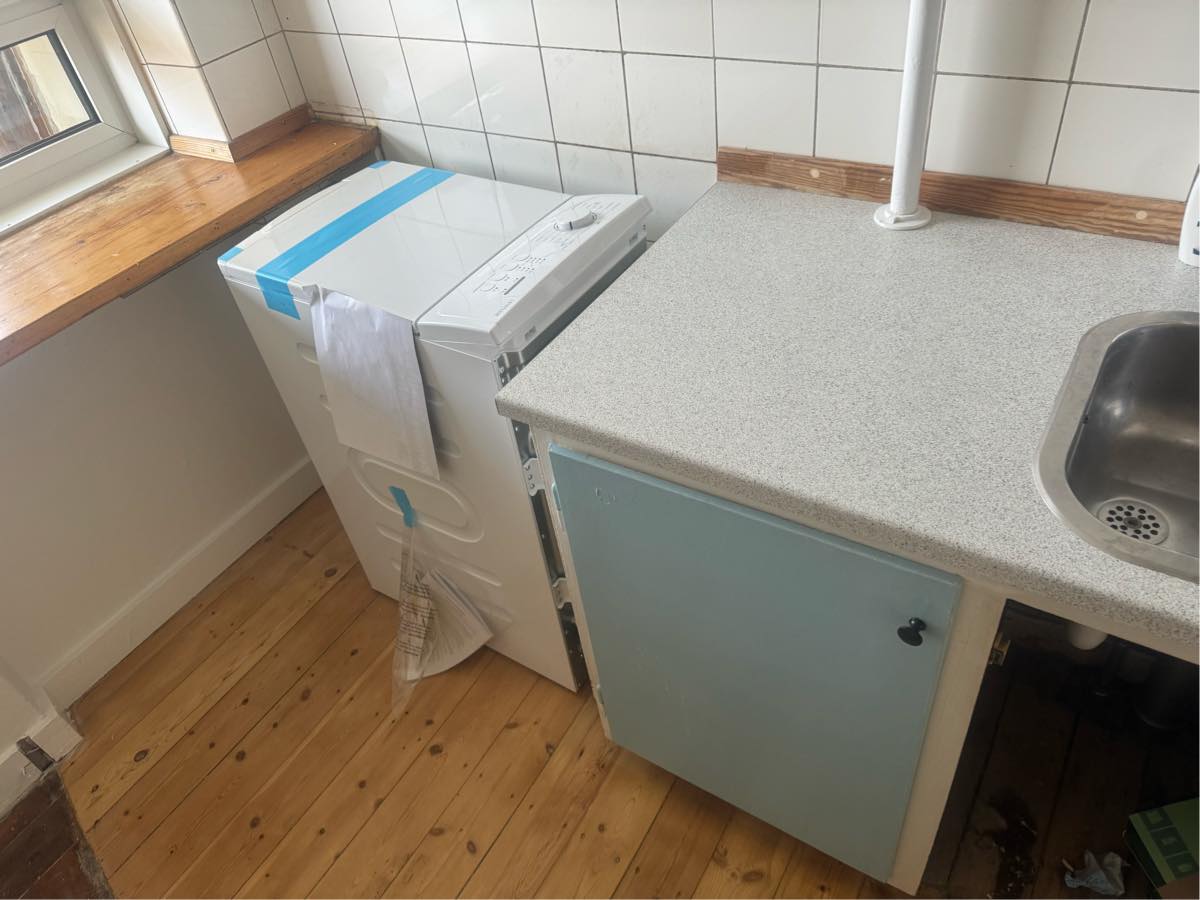 Vandhane til vaskemaskemaskine- kobling og monteres