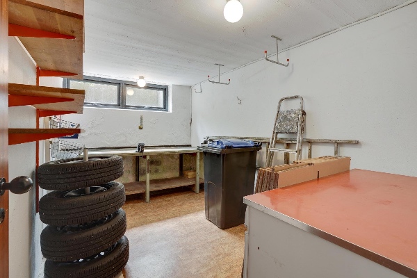 Spartling af hullet og maling  4 rum i kælder