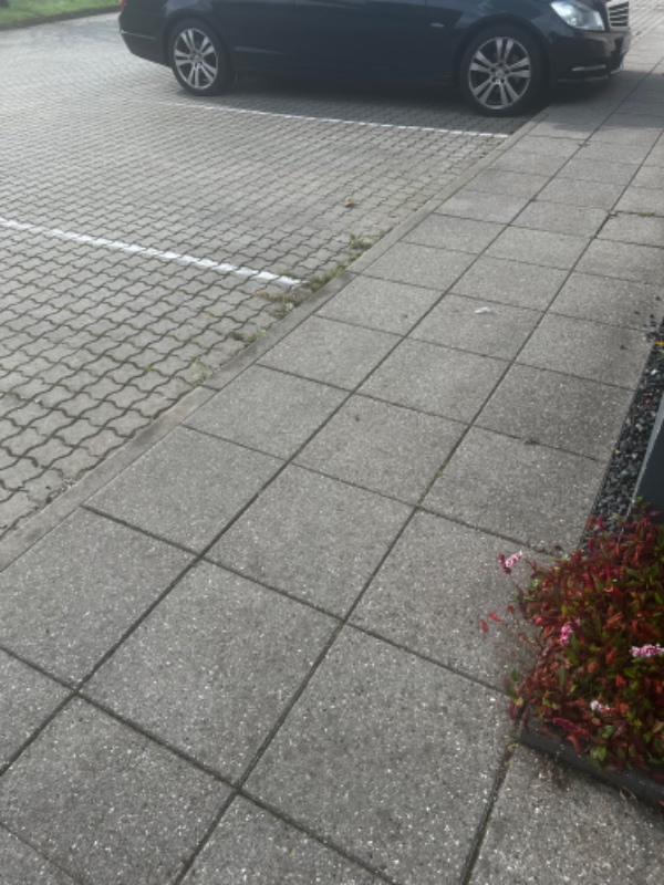 udgravning til ladestander, ca. 20 meter fra eltavle til parkeringsplads