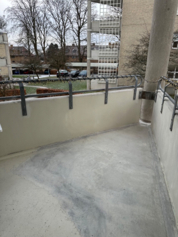Fjerne maling fra beton altan + rengøring af altan