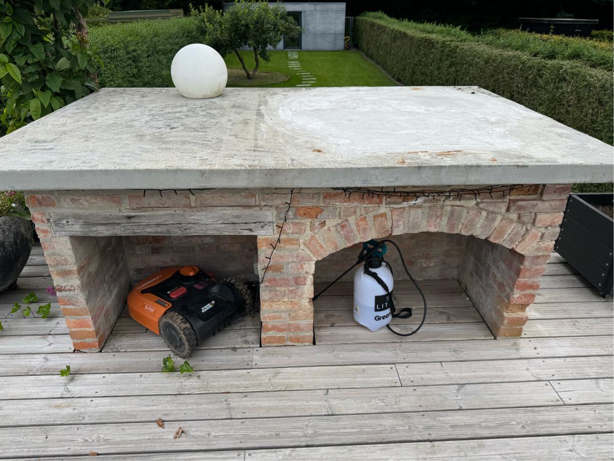 Oppudsning af udekøkkenbord