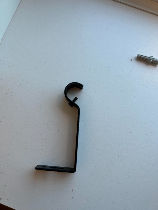 Hænge gardiner op på 2 vinduer