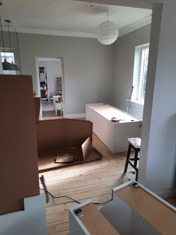 Malet paneler og færdiggjort indbygget ikea skab