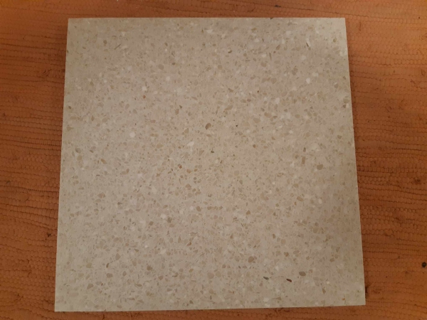 Fliselægning på gæstetoilet