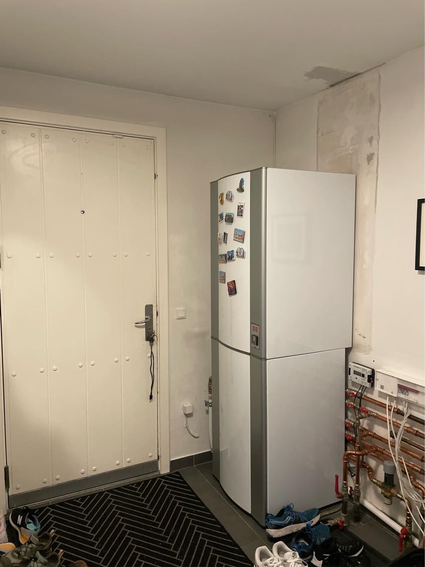 Malet bryggers, vægge, loft. Paneler og døre