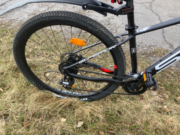 Mountainbike punkteret. Skiftets slange