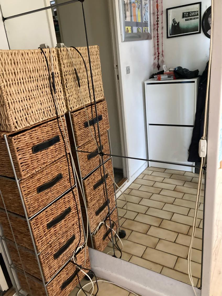 Jeg skal hvalpesikre mit hjem. Det er særligt elledninger der skal i kabelrør.