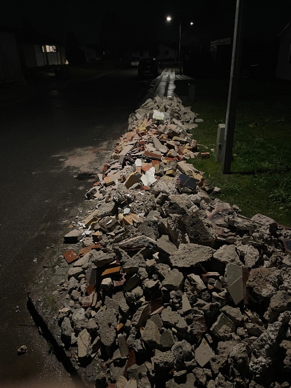 Afhentning af murbrokker