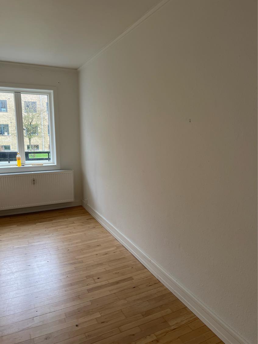 Spartling af huller samt efterfølgende malling af 2 1/2 værelses lejlighed på 70 kvm.