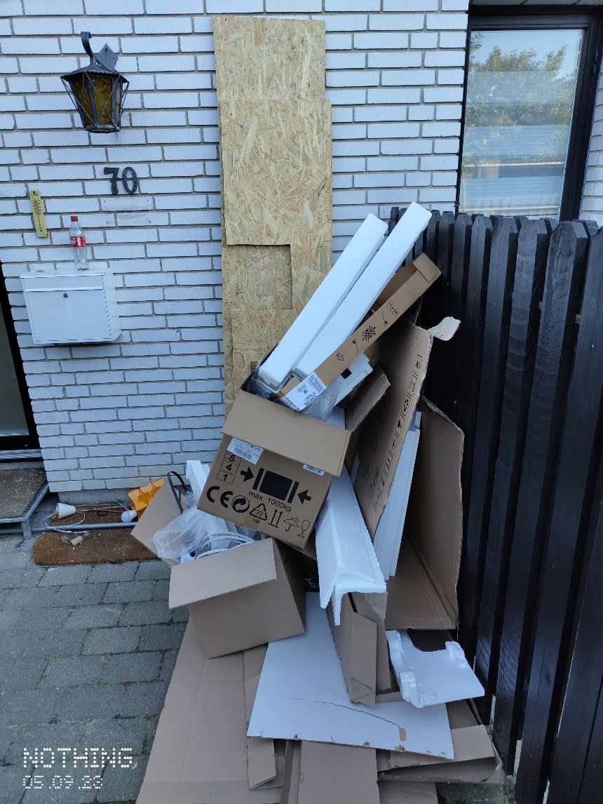 Fjern affald og sorter affald i genbrug St. (Skal bruge en bil med trailer) Det er en genbrugs plads 5 minutter væk.