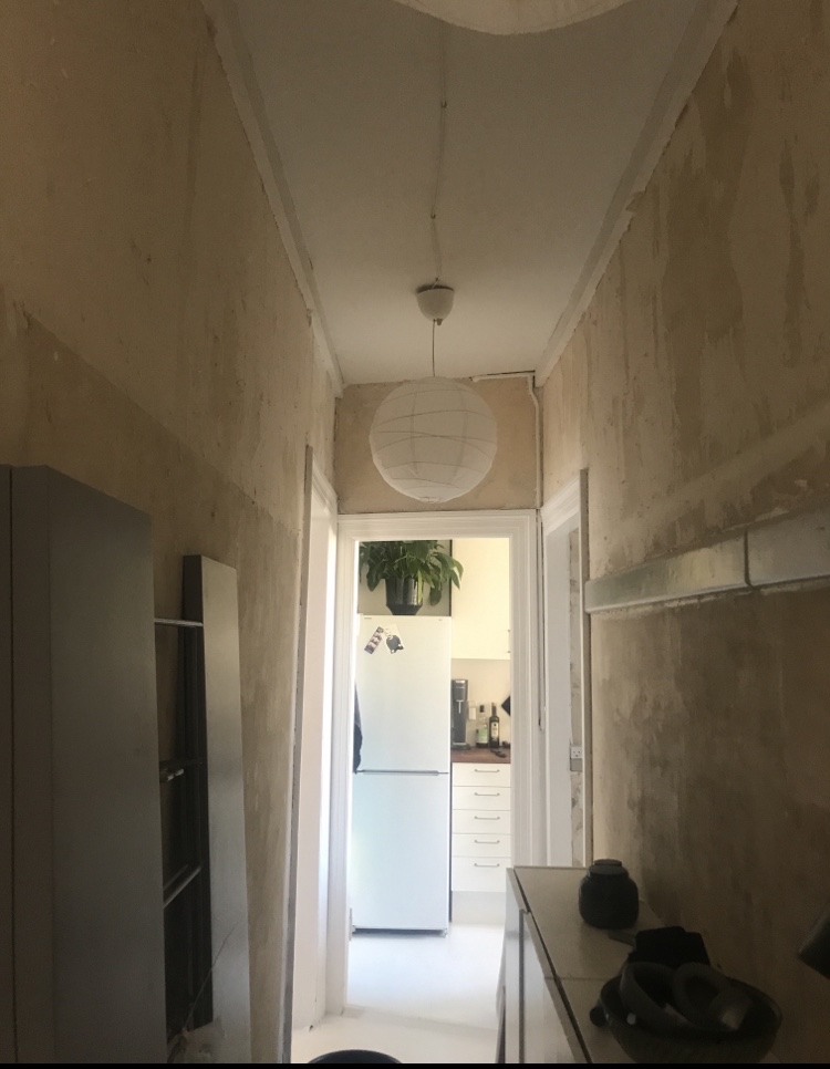 Nedtagning af tapet, spartel, puds og maling af vægge