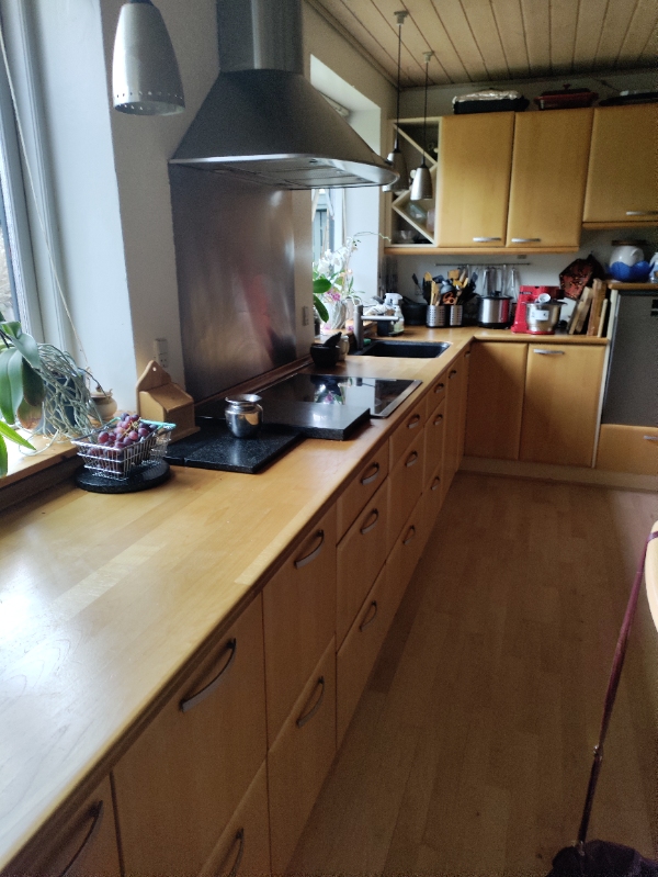 Slibning og oliebehandling af bord