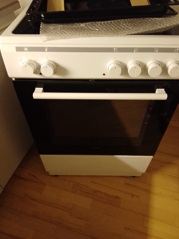Jeg skal have tilsluttet et komfur fra power af komfuret hedder zenz med oven og glaskamris.hvad det
