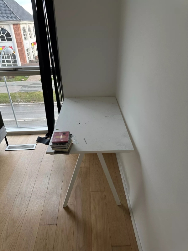 Oprydning/bortskaffelse af efterladte sager i lejlighed i Vallensbæk Strand