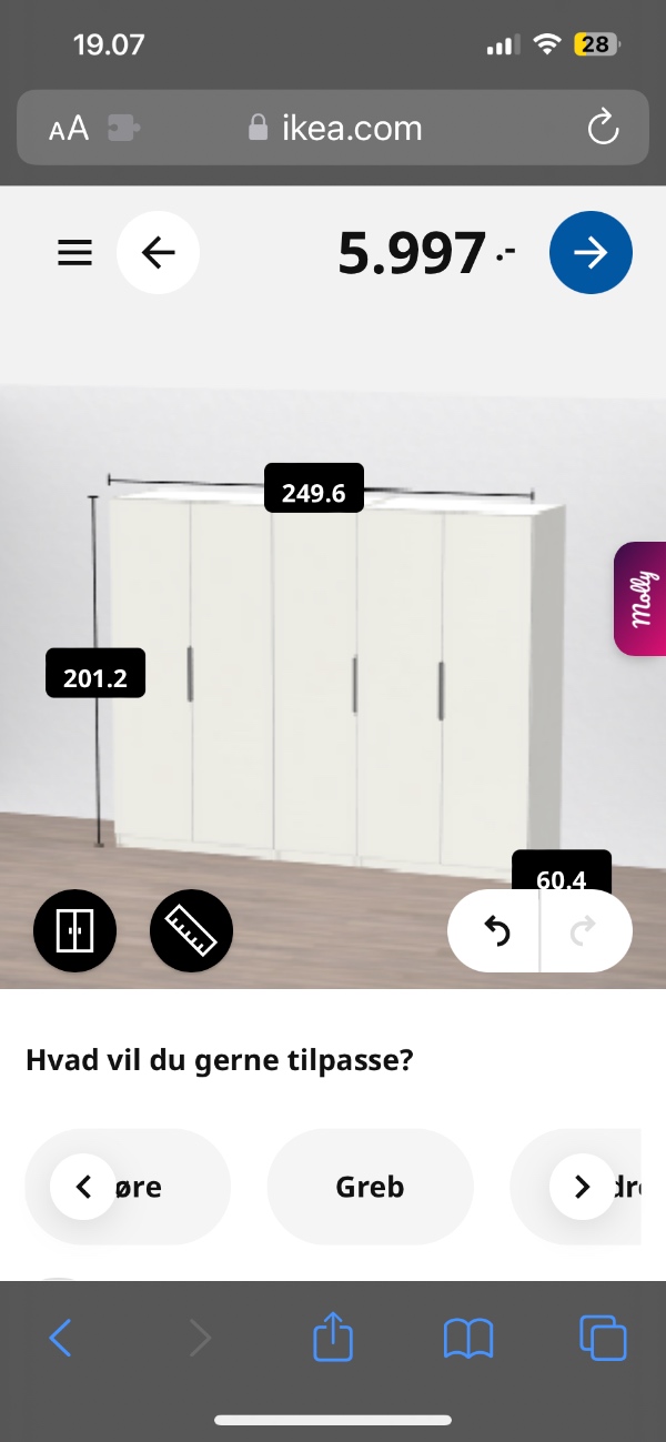 Få samlet en dobbeltseng, et natbord, 2 badeværelsesskabe og er pax garderobeskab.