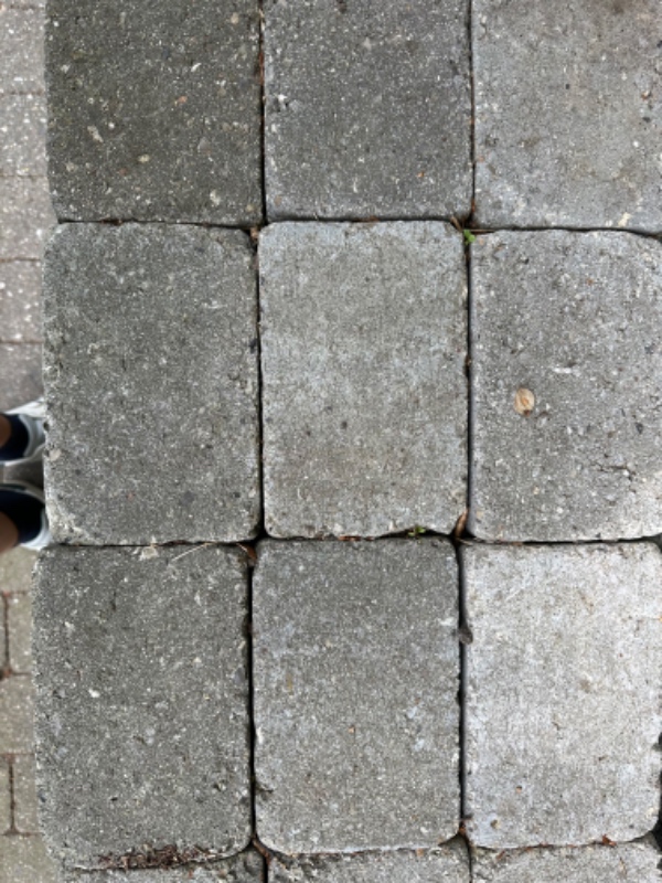 Afhentning af overskudsfliser ca. 1500-1750 stk (dimensioner: 13x20x5 cm)