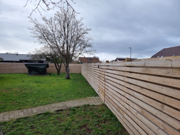 Plankeværk skal males på begge sider