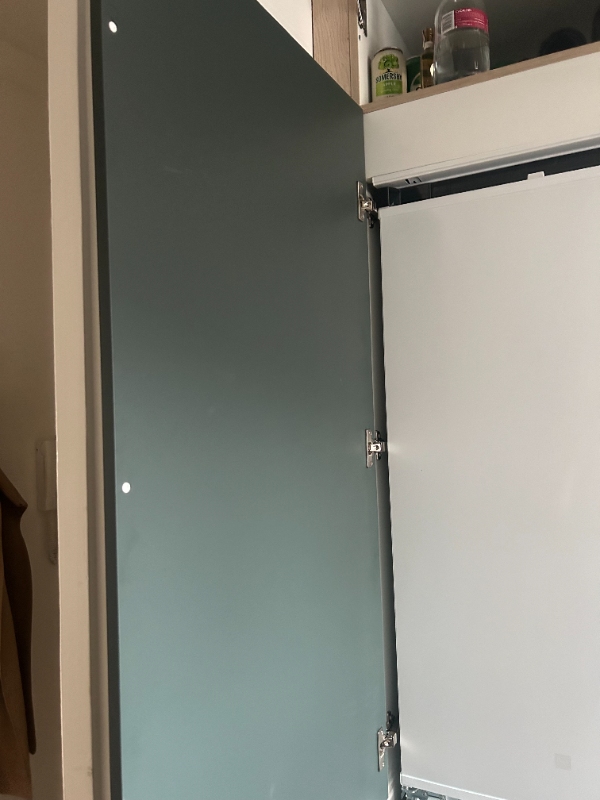 Montering af emhætte og køleskabslåge