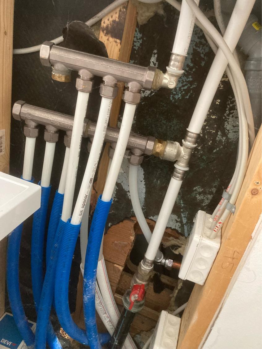 VVS Reparere to haner - frostskader