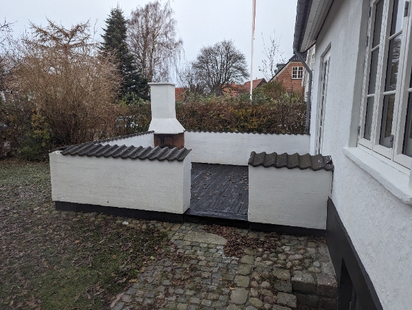Skiftet eller repareret tagsten på terrasse