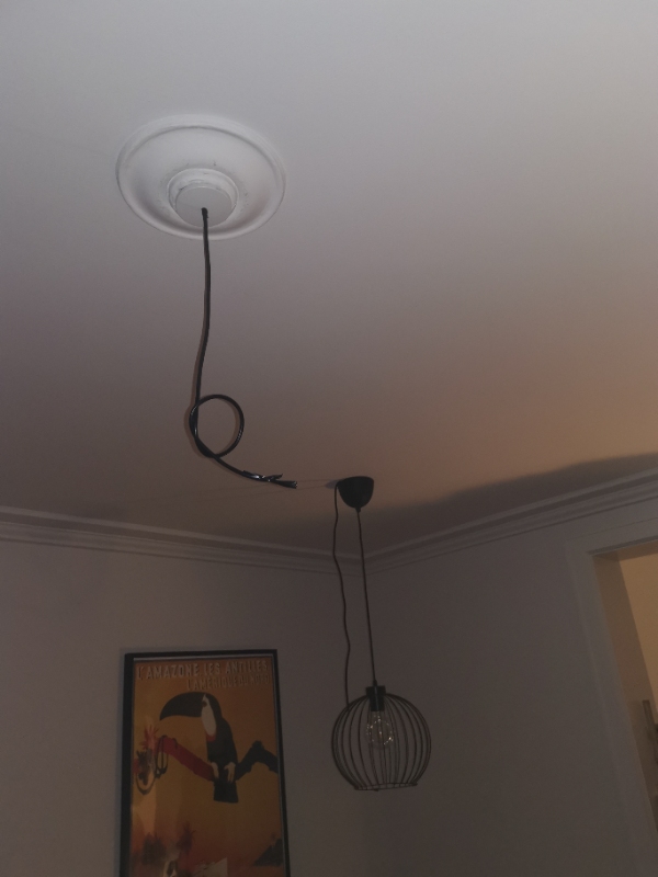 Simpel lampe med knækket ledning