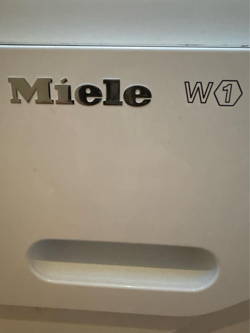Påsætning af luge/dørbælg på Miele vaskemaskine.
