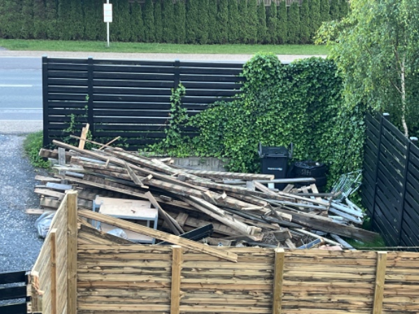 Skur og terrasse til storskrald