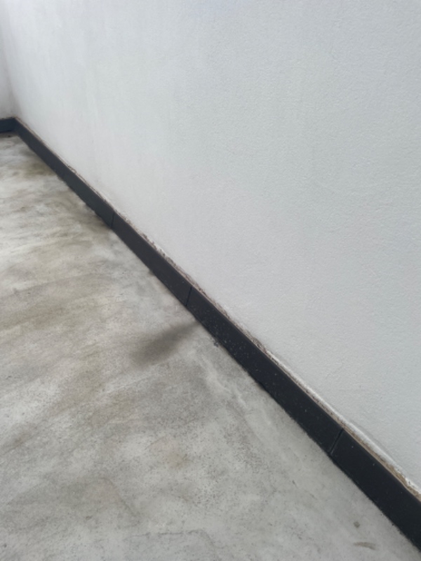 Fugning af altan Loftmaling og reparation Vinduesparti maling Juster havedør Varmepumpekasse Trappereparation Montering af fodliste Fastgør dørhåndtag