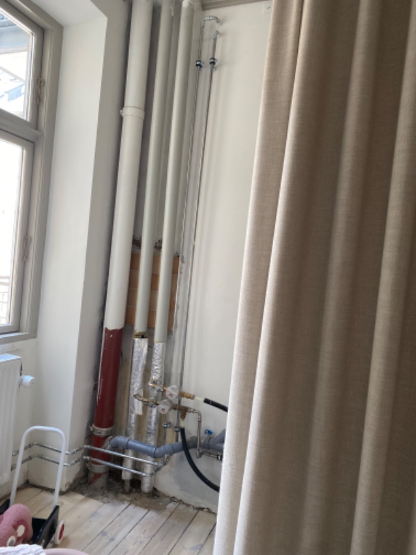 Rørskjuler + radiatorskjuler + hjælp til Ikea hack skabsløsning