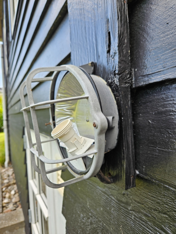 Udskiftning af udendørs lampe