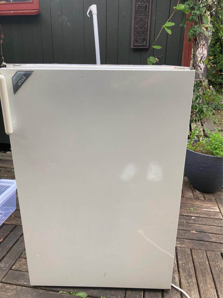 Bortskaffelse af 3 køleskabe