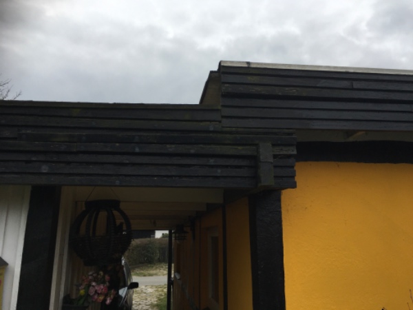 Jeg skal have sat en letmetalsnæse på tagrenden ned til carport taget da der siver vand ned mellem huset og carporten.