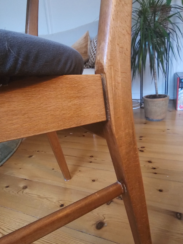 skille træstole ad og lim dem sammen igen