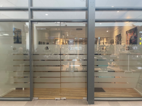 Rengøring og stort glasparti/vinduespudsning