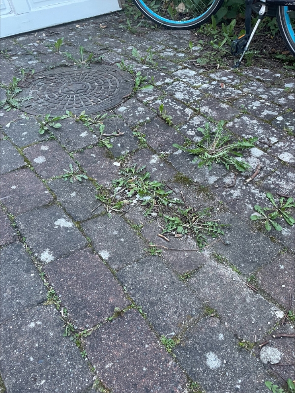 Udbedring af nedsukne fliser på terasse