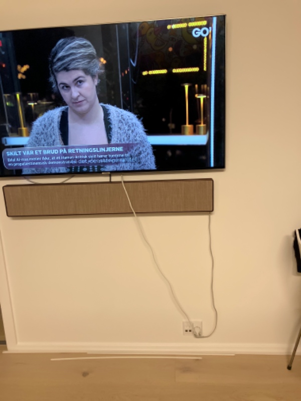 230 volt og netværkstik i skillevæg, der er et eksisterende stik.