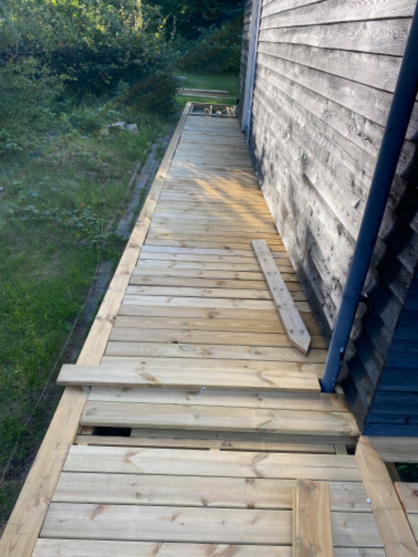 Færdiggjort en terrasse