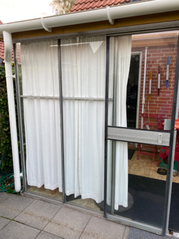 få monteret en kattelem I en drivhus dør.