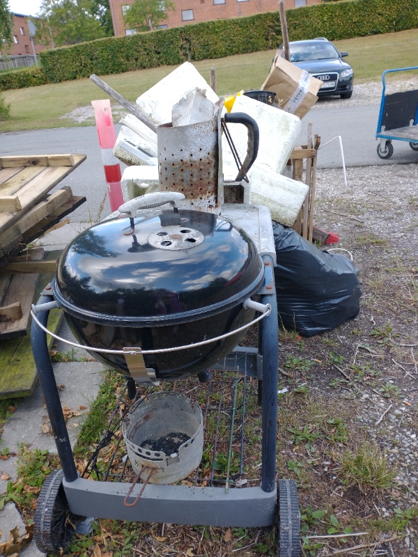 Kørt en bunke usorteret storskrald til genbrugspladsen i Hillerød