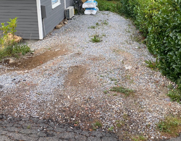 Flisebelægning på indkørsel med hældning